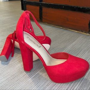 BRAND NEW Round Toe Pumps